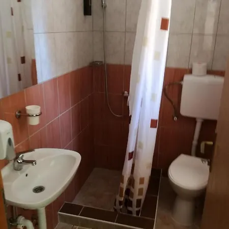 Dm Milutin Hostel *